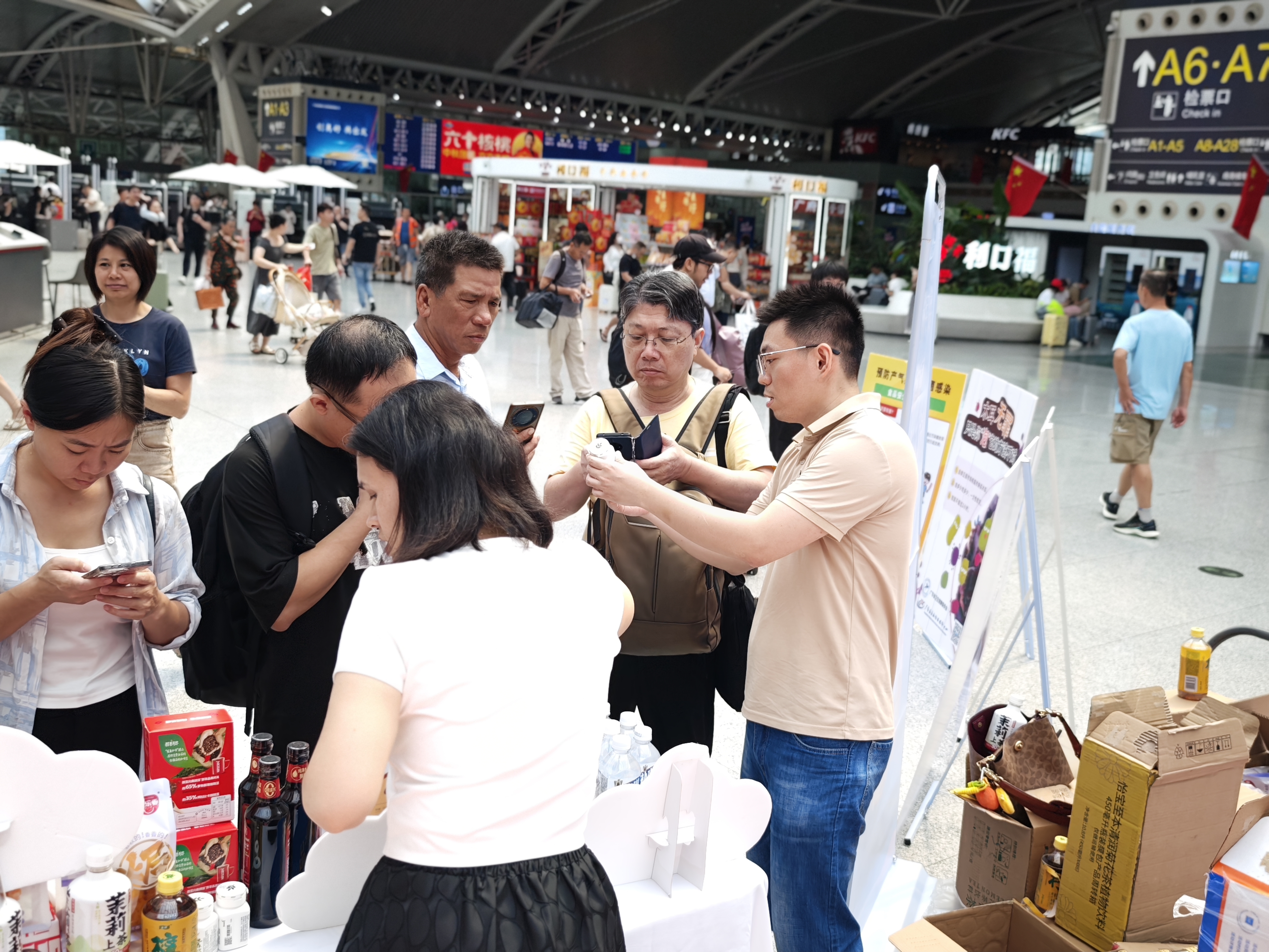 人多.jpg 人多.jpg