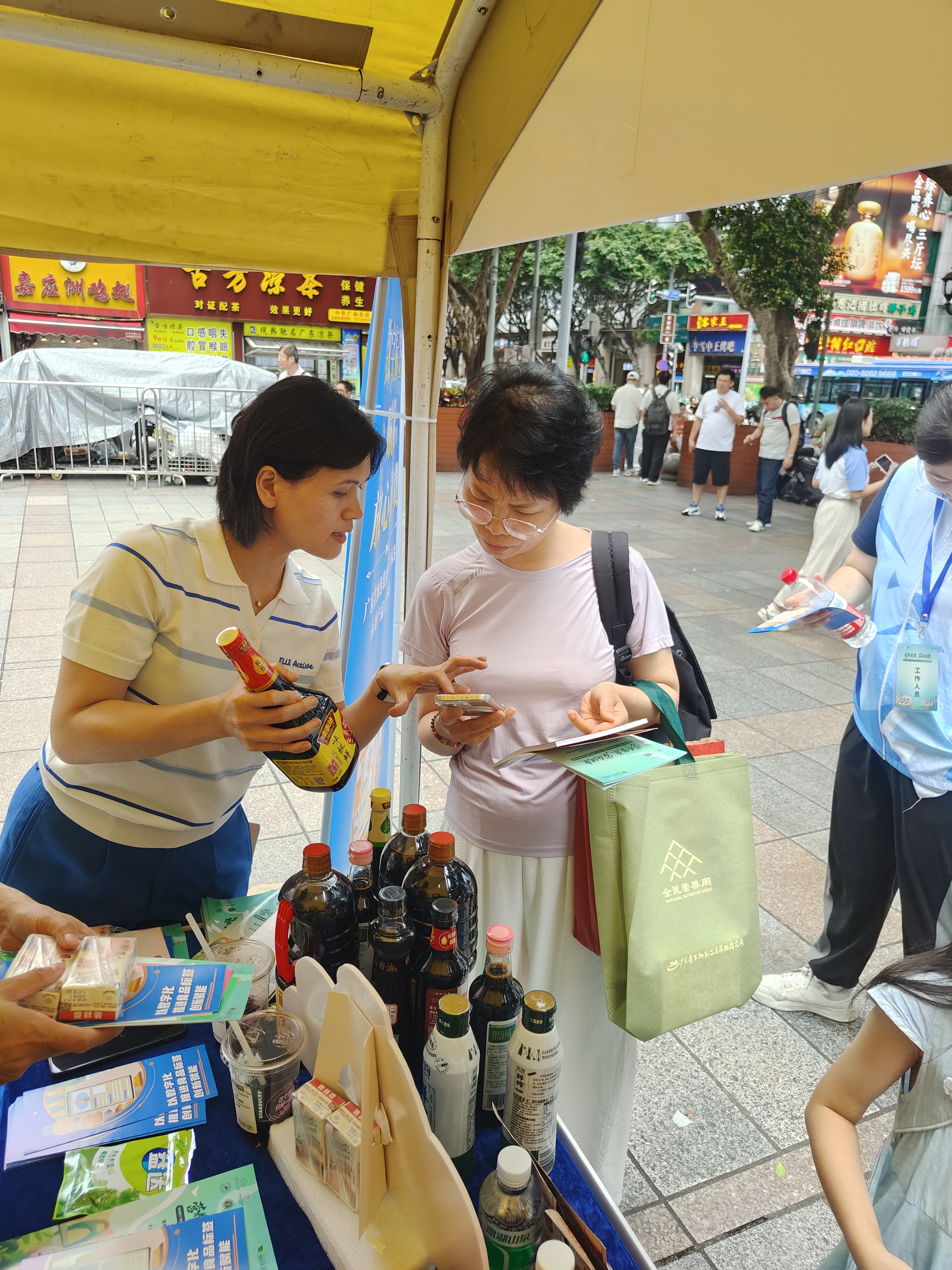 学会工作人员1.jpg 学会工作人员1.jpg